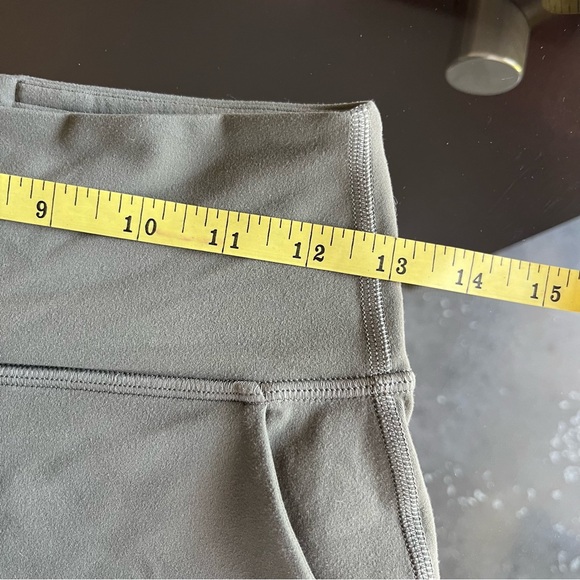 Lululemon Align Jogger Crop *23"
Army Green - Picture 12 of 13